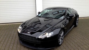 ASTON MARTIN V12 Vantage 2010 - 3/4 avant gauche