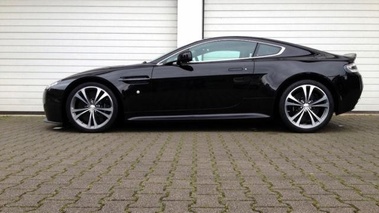 ASTON MARTIN V12 Vantage 2010 - profil