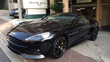 ASTON MARTIN Vanquish 2013 - 3/4 avant gauche