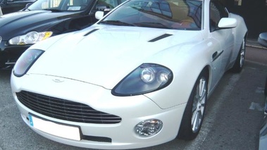 ASTON MARTIN Vanquish S 2008 - Vue 3/4 avant gauche