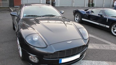 ASTON MARTIN Vanquish S - VENDU 2005 - 3/4 avant droit