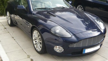 ASTON MARTIN Vanquish - VENDU 2002 - 3/4 avant gauche