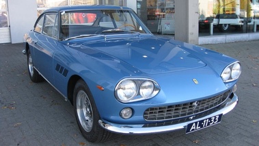 FERRARI 330 GT - VENDU 1965 - 3/4 avant droit