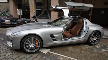 MERCEDES BENZ SLS AMG - VENDU 2011 - profil