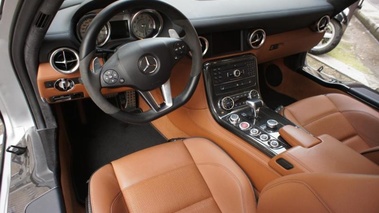 MERCEDES BENZ SLS AMG - VENDU 2011 - profil