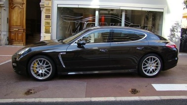 PORSCHE Panamera Turbo 2010 - profil