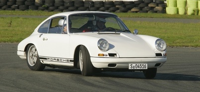 Porsche 911 2.0 R, blanche, action drt